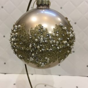 стеклянная игрушка