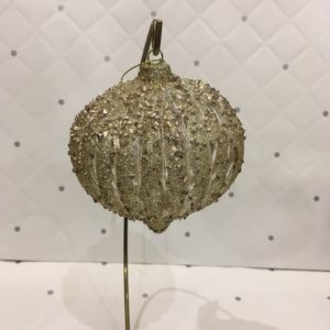 стеклянная игрушка